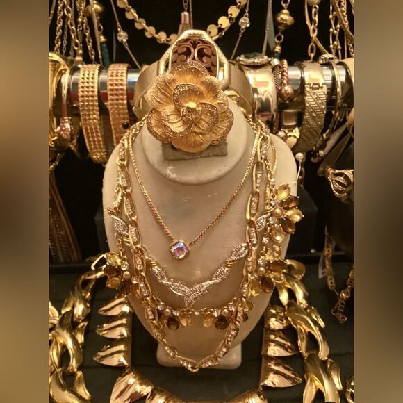 ⚜️ 4 LB Vintage Jewelry Lot | 90% Wearable | Gold & Silver | Inventory 4 Resale - Picture 8 of 14